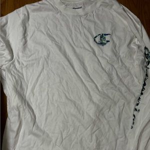 Champion T-shirt. 2Xl NWT. Never worn. Hmu for pics!